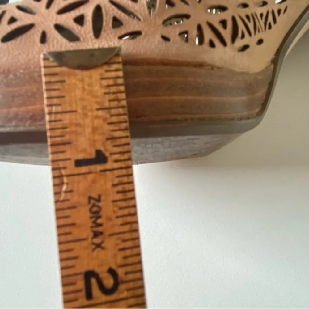 Adrienne Vittadini Nude Laser Cut Leather Heeled Platform Sandal Heels S…